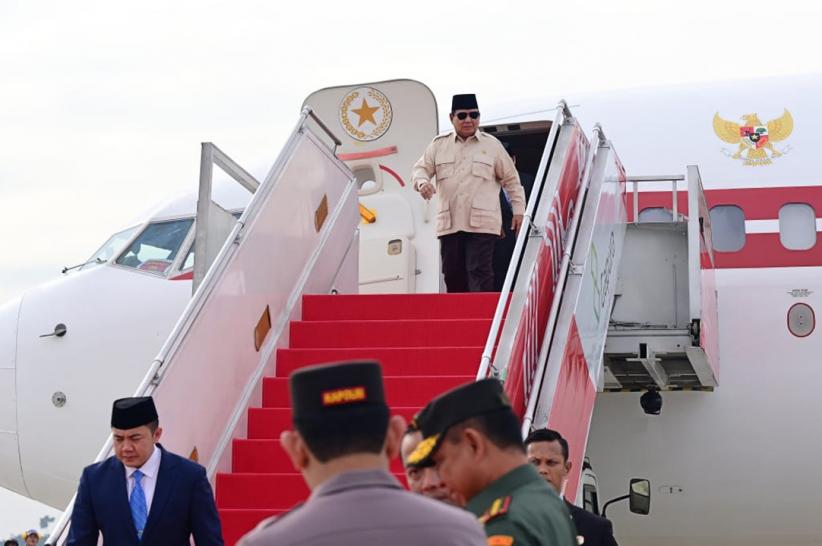 Presiden Prabowo Tiba di Tanah Air Disambut Wapres Gibran  - Bagian 3
