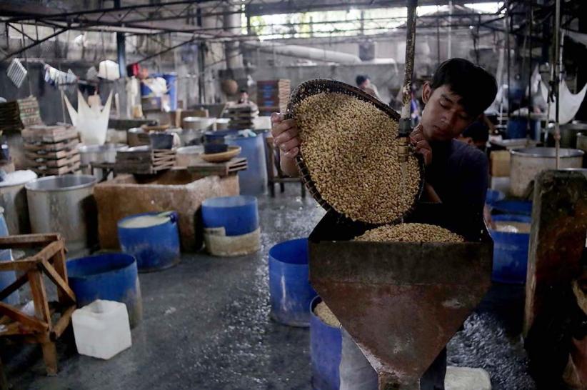 Produsen Tahu Tempe Keluhkan Harga Kedelai Impor Merangkak Naik - Bagian 1