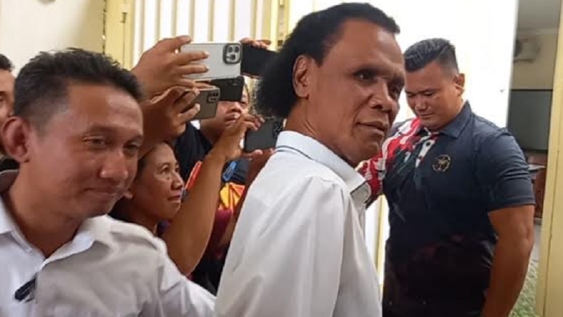 title Hercules Bereaksi Keras Atas Dugaan Ijazah Palsu Jokowi Kembali Dipersoalkan Hercules Bereaksi Keras Atas Dugaan Ijazah Palsu Jokowi Kembali Dipersoalkan