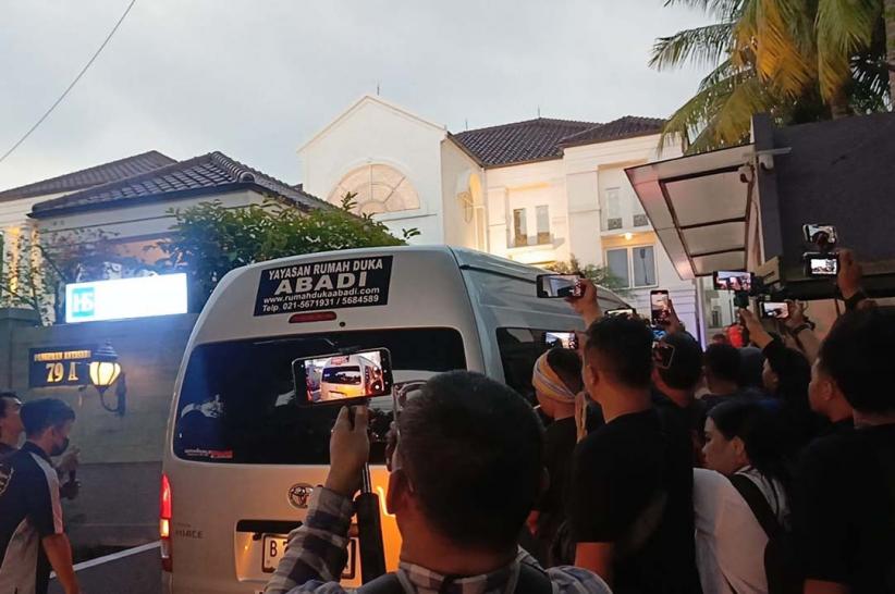 Jenazah Pengacara Hotma Sitompul Dibawa ke Rumah Duka - Bagian 3