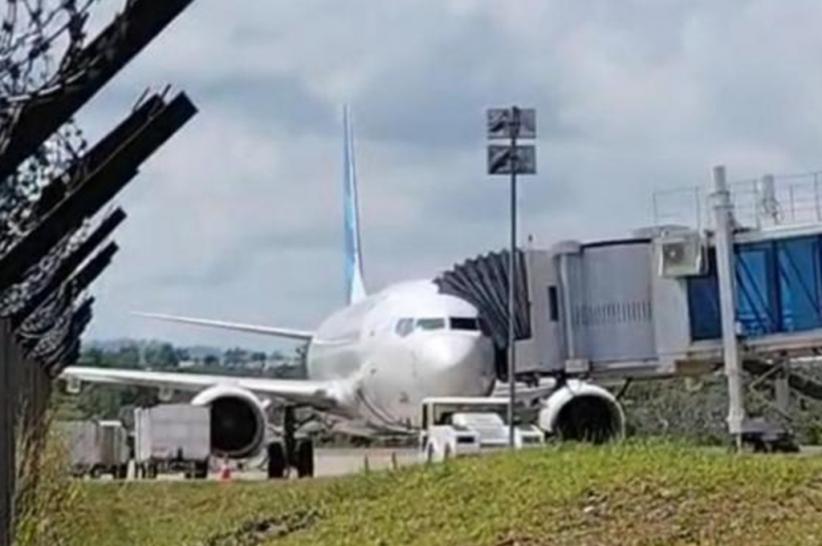 title Viral Ban Pesawat Garuda Indonesia Copot saat Mendarat, Ini Kata GM Tanjungpinang Viral Ban Pesawat Garuda Indonesia Copot saat Mendarat, Ini Kata GM Tanjungpinang