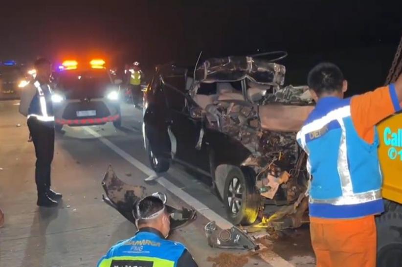 title Kecelakaan Maut Minibus Tabrak Truk Tronton di Tol Ngawi, 3 Orang Tewas 2 Luka Berat Kecelakaan Maut Minibus Tabrak Truk Tronton di Tol Ngawi, 3 Orang Tewas 2 Luka Berat