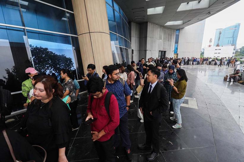 Potret Antrean Panjang Ribuan Orang Mencari Kerja - Bagian 1