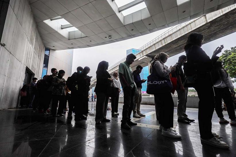 Potret Antrean Panjang Ribuan Orang Mencari Kerja - Bagian 2