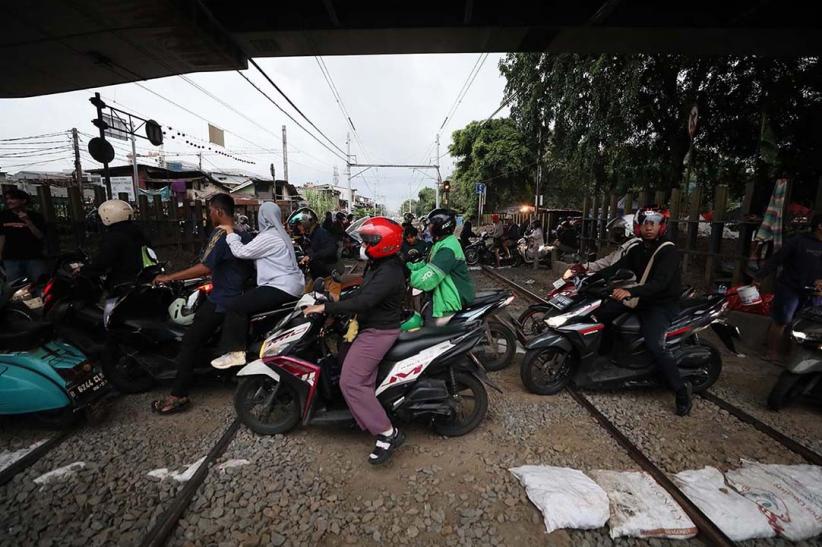 74 Jalur Perlintasan Kereta Api Tanpa Palang Pintu Bakal Ditutup - Bagian 6