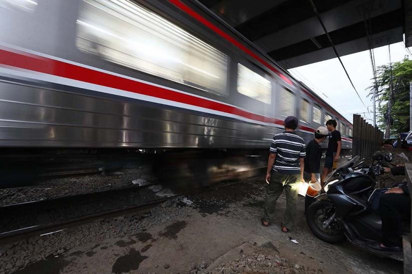 74 Jalur Perlintasan Kereta Api Tanpa Palang Pintu Bakal Ditutup - Bagian 4