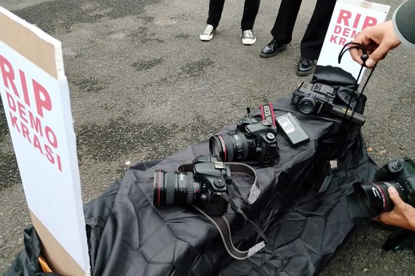 Aksi Solidaritas Kecam Kekerasan Oknum Aparat terhadap Jurnalis - Bagian 5