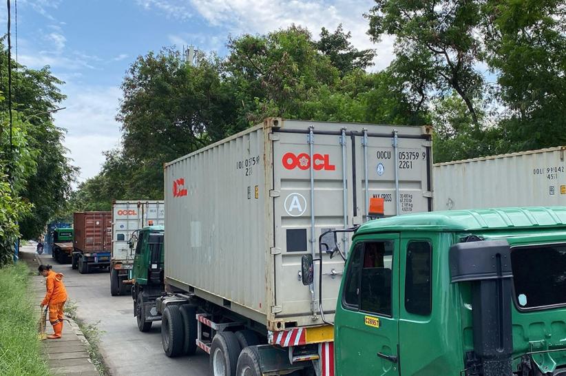 Macet Tanjung Priok Masih Berlanjut - Bagian 1