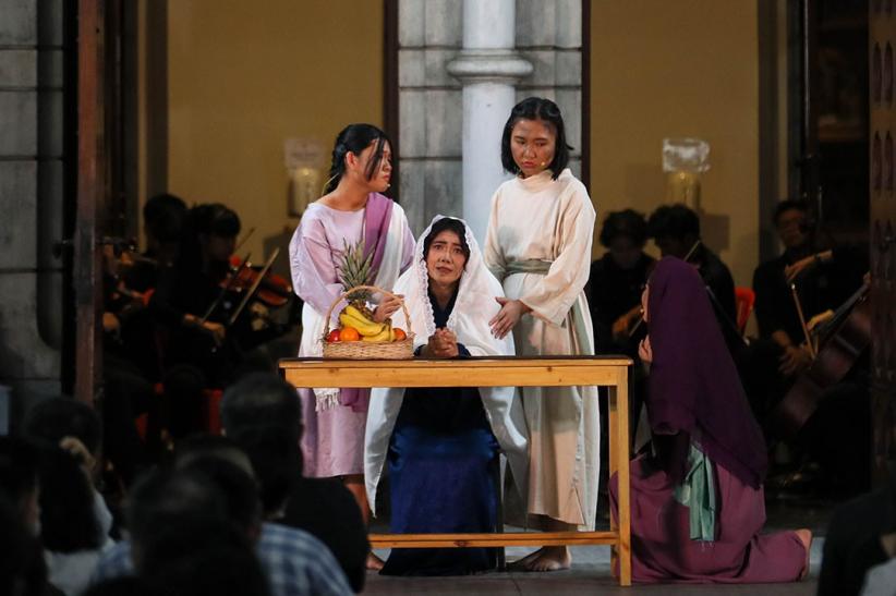 Prosesi Tablo Salib Perjalanan Yesus Kristus di Gereja Katedral Jakarta - Bagian 4