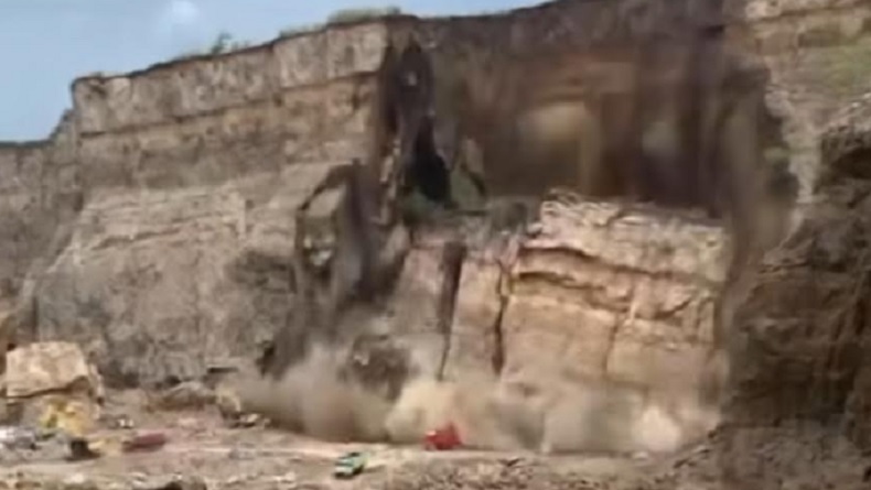 Bukit Galian C Brown Canyon Longsor Timpa Truk, 1 Orang Tewas