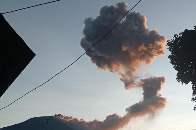 Gunung Marapi Meletus Hari Ini, Ketinggian Abu Vulkanis Capai 1.000 Meter