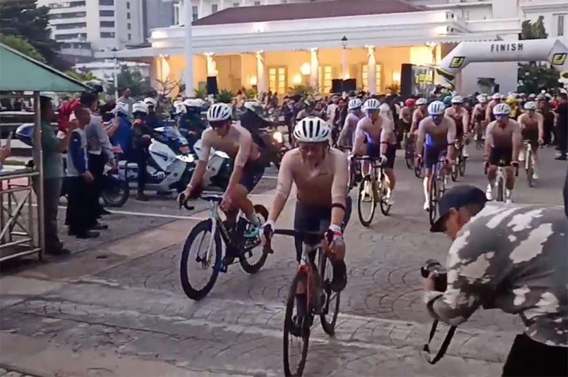 Gubernur Pramono Anung Gowes Bareng Komunitas Sepeda - Bagian 1