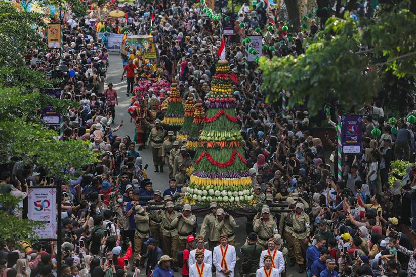 Kirab Gunungan Budaya Nusantara - Bagian 1