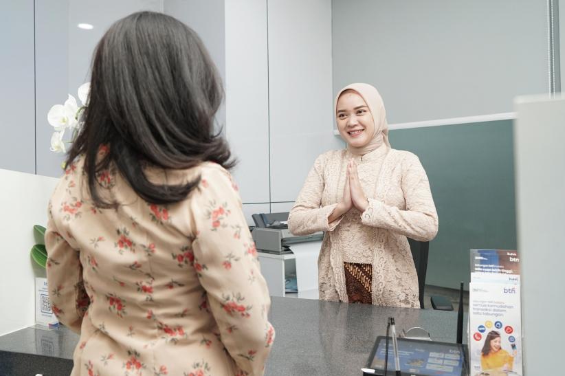 Meriahkan Hari Kartini, Srikandi BTN Pakai Kebaya saat Layani Nasabah - Bagian 2