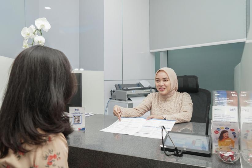 Meriahkan Hari Kartini, Srikandi BTN Pakai Kebaya saat Layani Nasabah - Bagian 3