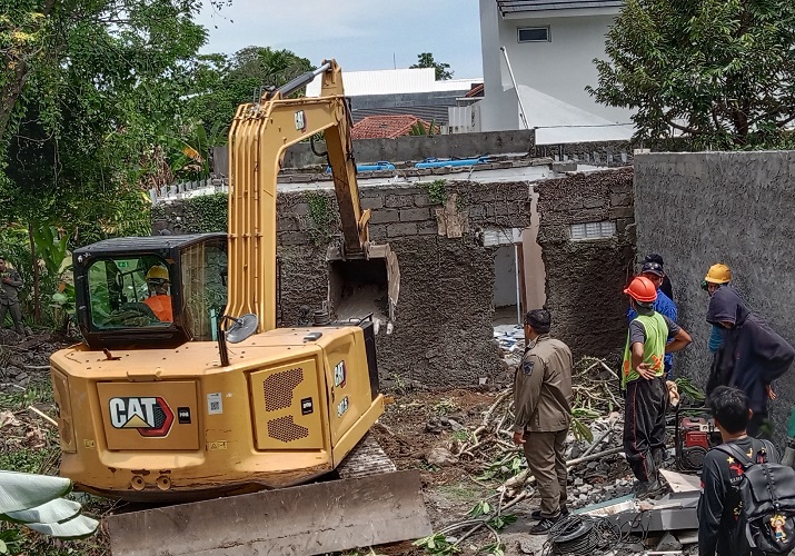 title Jaga Estetika dan Ketertiban, Satpol PP Badung Bongkar Bangunan Tak Sesuai SHM Jaga Estetika dan Ketertiban, Satpol PP Badung Bongkar Bangunan Tak Sesuai SHM