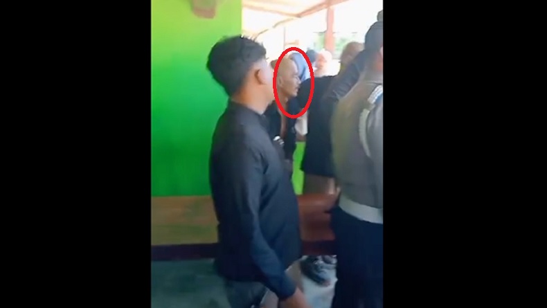 title Kronologi Sopir Ketahuan Rekam Wanita di Kamar Mandi Pantai Drini, Korban Berteriak Kronologi Sopir Ketahuan Rekam Wanita di Kamar Mandi Pantai Drini, Korban Berteriak