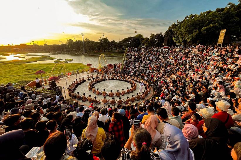 Indahnya Pertunjukan Tari Kecak di TMII, Mirip Uluwatu Bali - Bagian 1