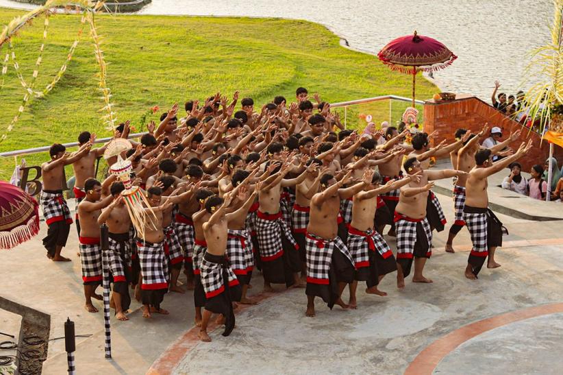 Indahnya Pertunjukan Tari Kecak di TMII, Mirip Uluwatu Bali - Bagian 2