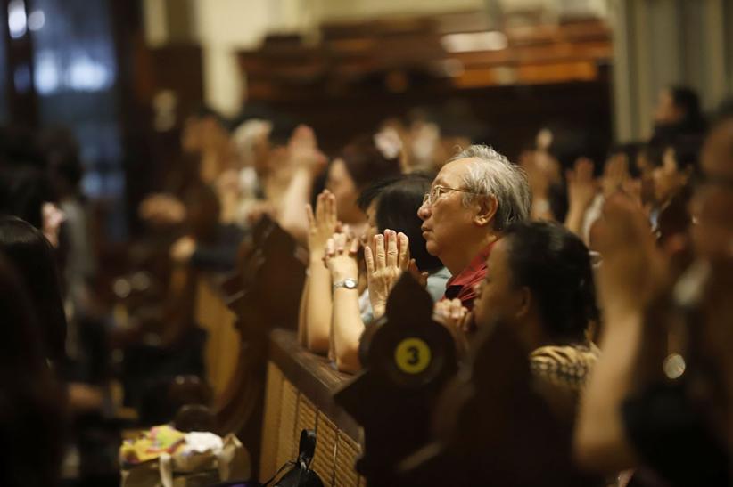 Paus Fransiskus Meninggal, Begini Suasana Haru Menyelimuti Gereja Katedral - Bagian 4