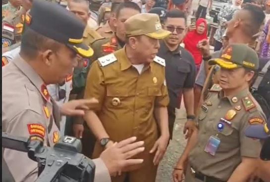 title Kata Wabup Tulang Bawang usai Viral Nyaris Adu Jotos dengan Pedagang Kata Wabup Tulang Bawang usai Viral Nyaris Adu Jotos dengan Pedagang