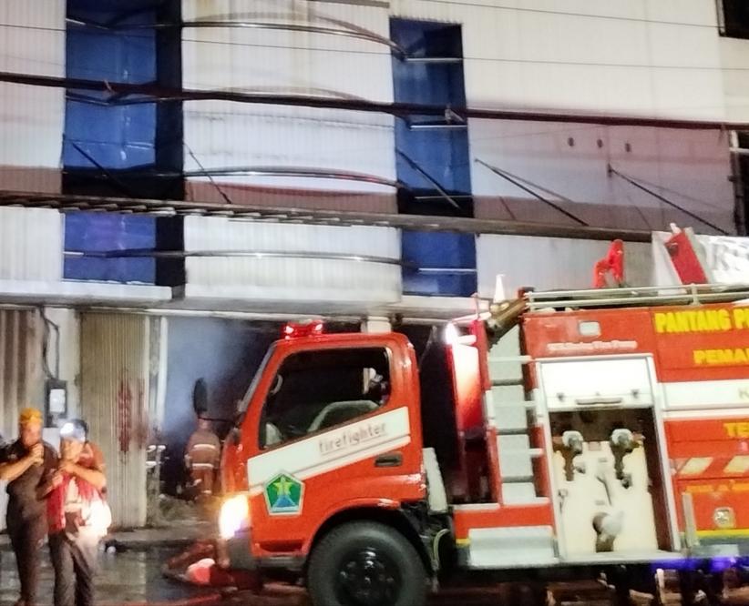 Kebakaran Landa Kawasan Pertokoan di Malang, 10 Mobil Damkar Dikerahkan