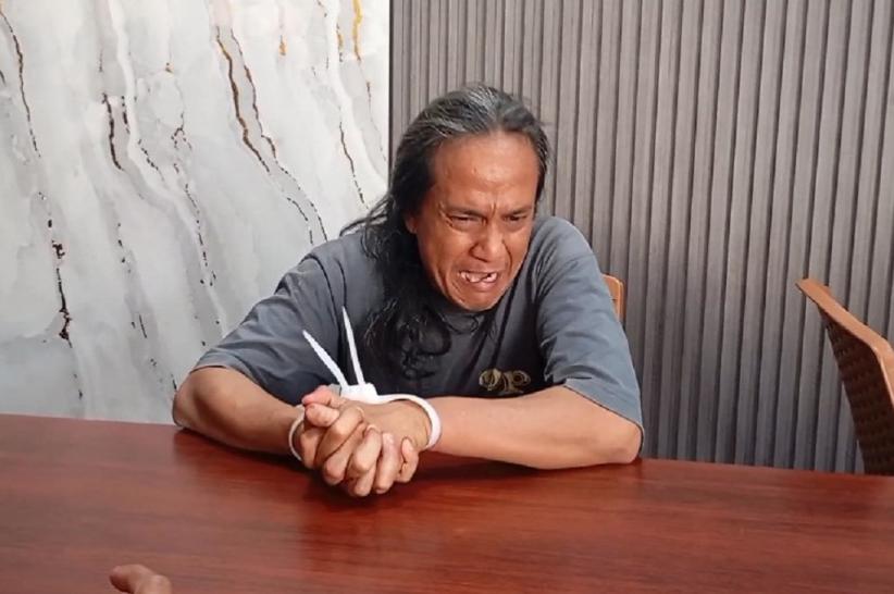 title Tangis Penyesalan Suami Bunuh Istri dan Pria Selingkuhan di Bangkalan, Ingat 2 Anak Tangis Penyesalan Suami Bunuh Istri dan Pria Selingkuhan di Bangkalan, Ingat 2 Anak