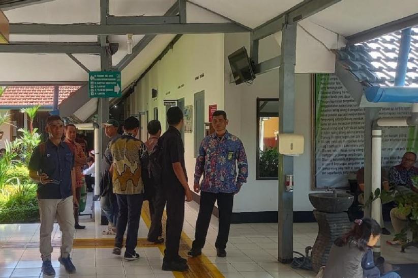 Sidang Gugatan Ijazah Jokowi dan Esemka di PN Solo, Pengunjung Diperiksa Metal Detector