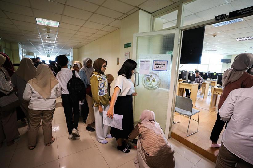 Suasana UTBK - SNBT di Universitas Negeri Jakarta - Bagian 4