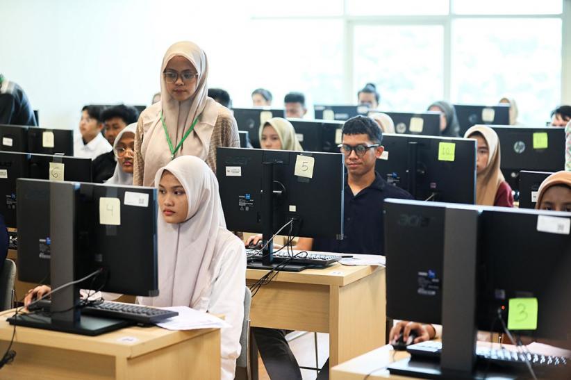 Suasana UTBK - SNBT di Universitas Negeri Jakarta - Bagian 1