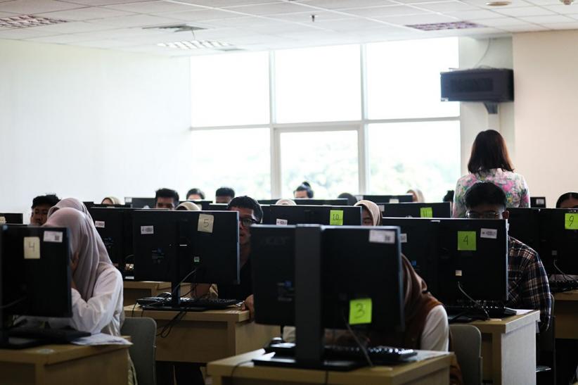 Suasana UTBK - SNBT di Universitas Negeri Jakarta - Bagian 2
