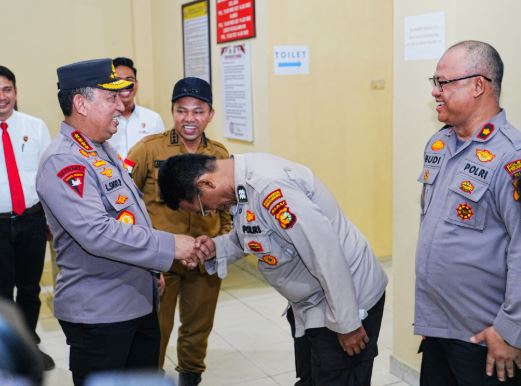 title Kapolri Beri Tiket Sekolah Perwira ke Aiptu Jimmi Pemilik Pesantren Gratis di Pekanbaru Kapolri Beri Tiket Sekolah Perwira ke Aiptu Jimmi Pemilik Pesantren Gratis di Pekanbaru