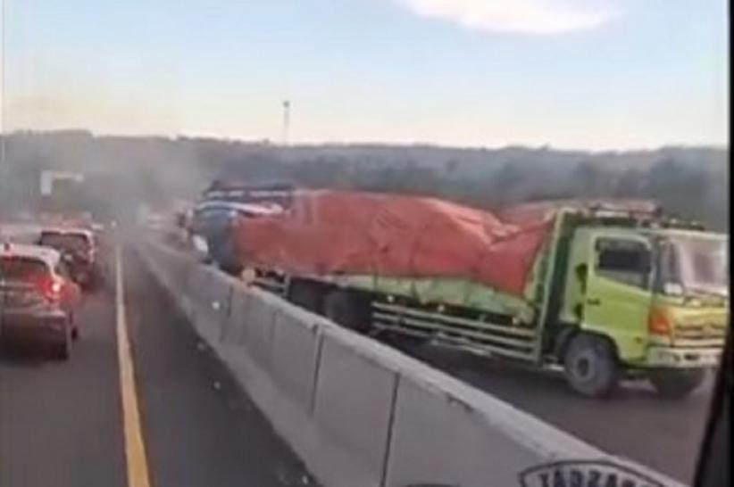 Kecelakaan di Tol Cipularang Km 117 Hari Ini, Truk Jalan Mundur Dihantam Kendaraan Lain