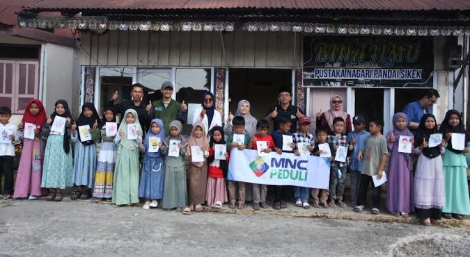 Galakkan Literasi Anak di Tanah Datar, MNC Peduli Salurkan Buku Bacaan