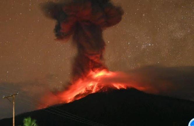 Gunung Lewotobi Laki-Laki Meletus Disertai Dentuman Keras Malam Ini, Kolom Abu 5 Km