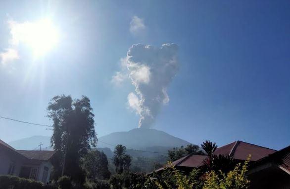 Gunung Marapi Meletus Hari Ini, Muntahkan Abu Vulkanik Setinggi 1.000 Meter