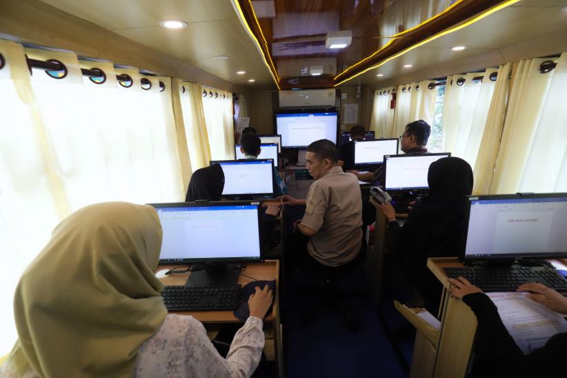 Pelatihan Teknik Komputer di Dalam Bus untuk Kurangi Pengangguran - Bagian 1