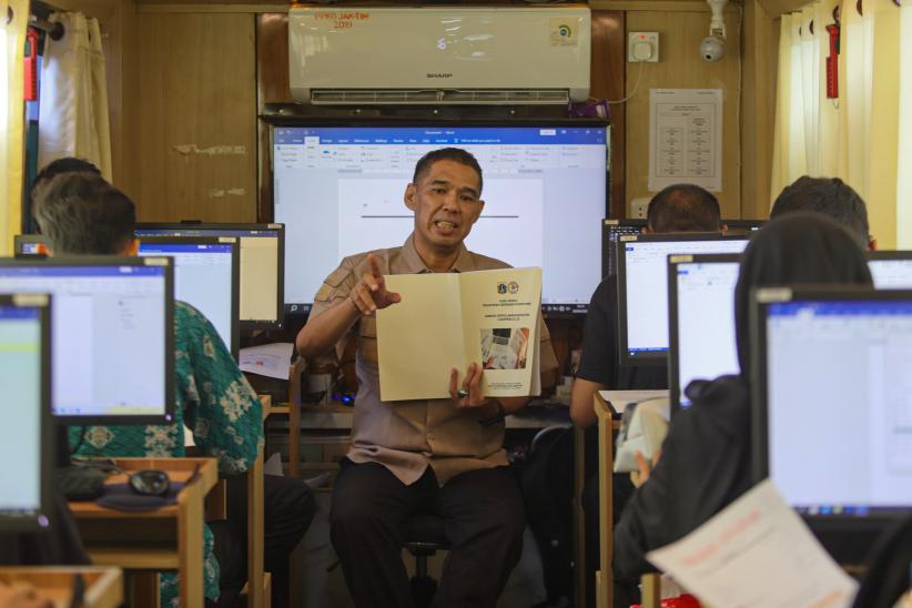 Pelatihan Teknik Komputer di Dalam Bus untuk Kurangi Pengangguran - Bagian 4