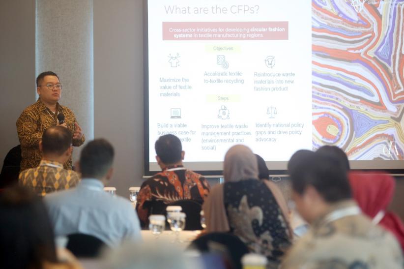 Pertemuan Pemerintah hingga Akademisi Bahas Daur Ulang Limbah Tekstil - Bagian 2