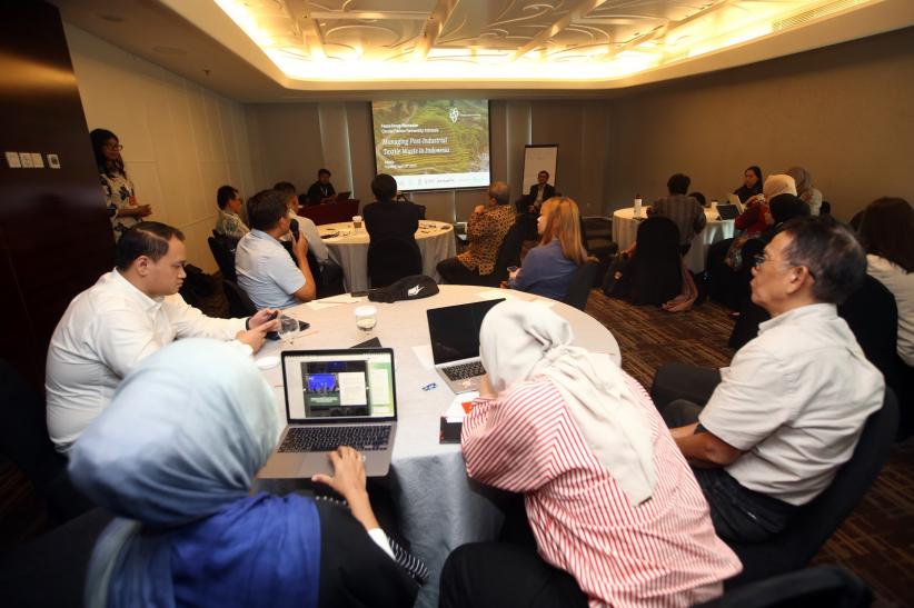 Pertemuan Pemerintah hingga Akademisi Bahas Daur Ulang Limbah Tekstil - Bagian 4