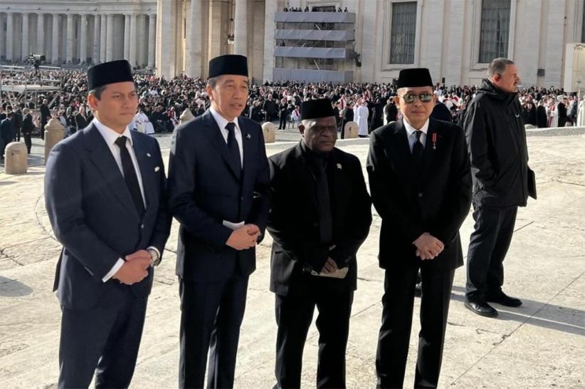 Momen Jokowi Berdoa di Depan Jenazah Paus Fransiskus - Bagian 2