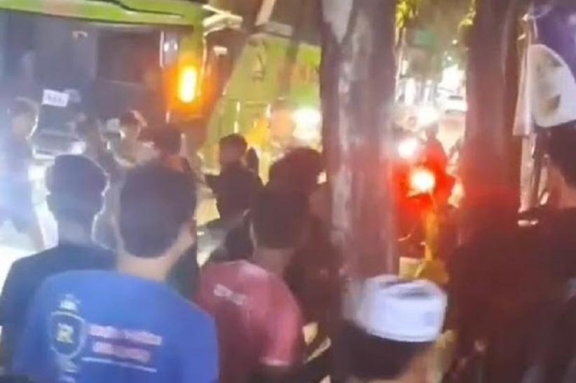 Viral Tawuran di Sampang Madura, Sekelompok Pemuda Adu Jotos di Tengah Jalan