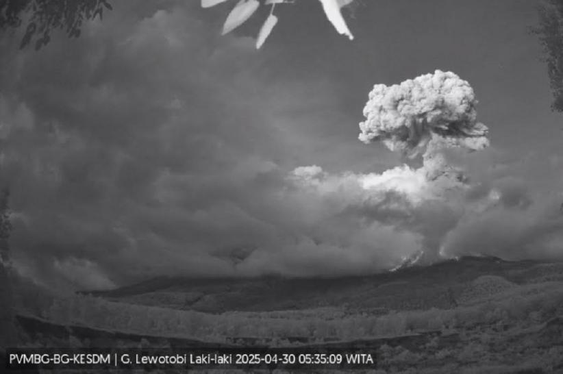 title Gunung Lewotobi Laki-laki di NTT Meletus Dahsyat, Luncurkan Abu Vulkanis 4 Km Gunung Lewotobi Laki-laki di NTT Meletus Dahsyat, Luncurkan Abu Vulkanis 4 Km