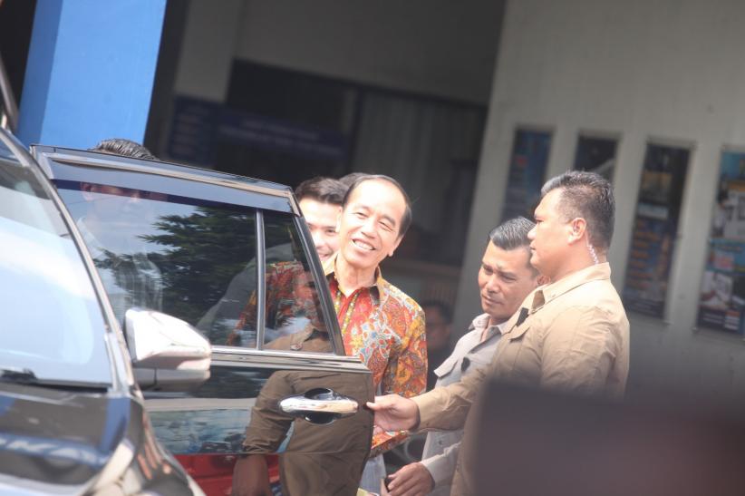 Momen Jokowi Lapor Polda Metro Jaya Soal Tudingan Ijazah Palsu - Bagian 4