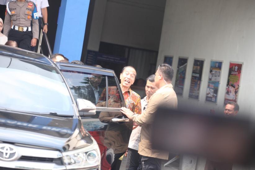 Momen Jokowi Lapor Polda Metro Jaya Soal Tudingan Ijazah Palsu - Bagian 5