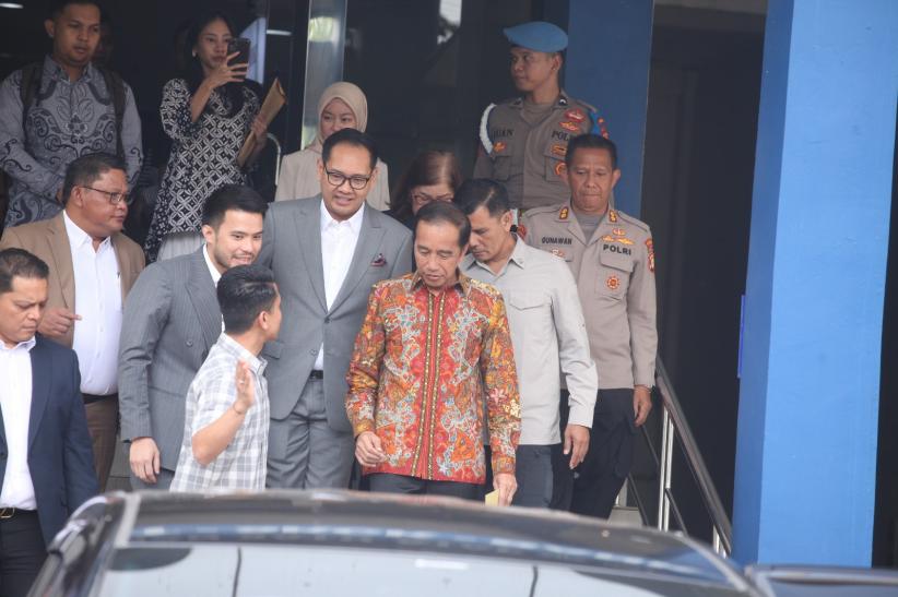 Momen Jokowi Lapor Polda Metro Jaya Soal Tudingan Ijazah Palsu - Bagian 3
