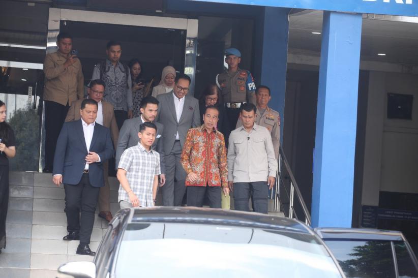 Momen Jokowi Lapor Polda Metro Jaya Soal Tudingan Ijazah Palsu - Bagian 2