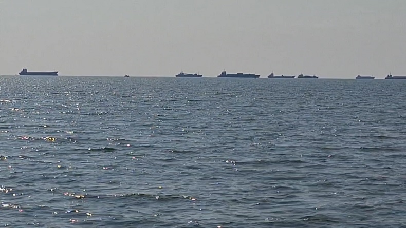Pendangkalan Muara Pelabuhan Pangkalbalam Babel, Puluhan Kapal Tertahan di Tengah Laut