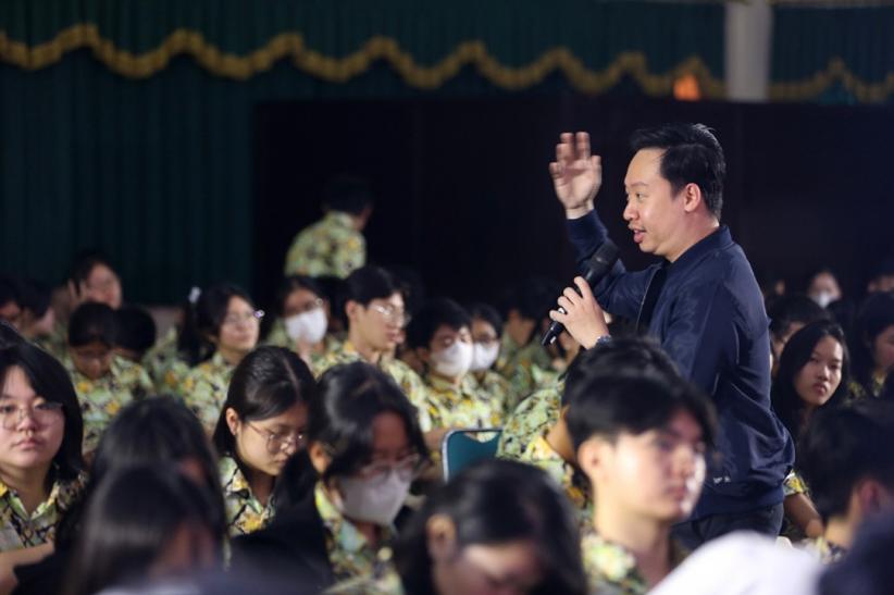 Sambut Hardiknas, Ratusan Murid SMA Belajar Literasi Keuangan  - Bagian 3