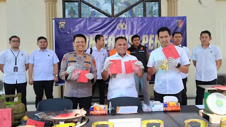 Polisi Gerebek Pangkalan LPG di Batanghari, Pemilik Kedapatan Mengoplos Gas 3 kg ke 12 Kg